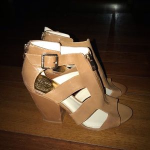 Vince Camuto Sandals